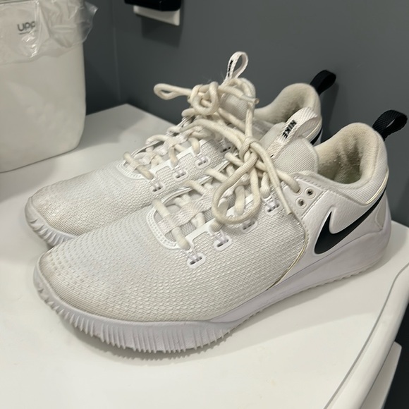 Women’s Nike Volleyball Shoes Size 9 - Picture 1 of 3